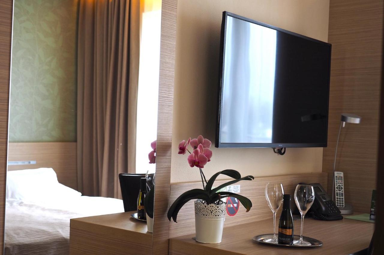 Hotel Ponteo - Activity Park Bratislava Luaran gambar