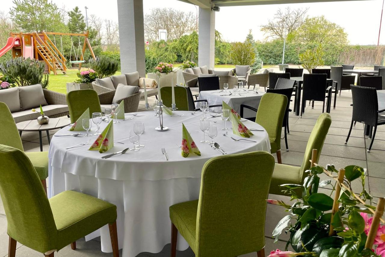 Hotel Ponteo - Activity Park Bratislava Luaran gambar